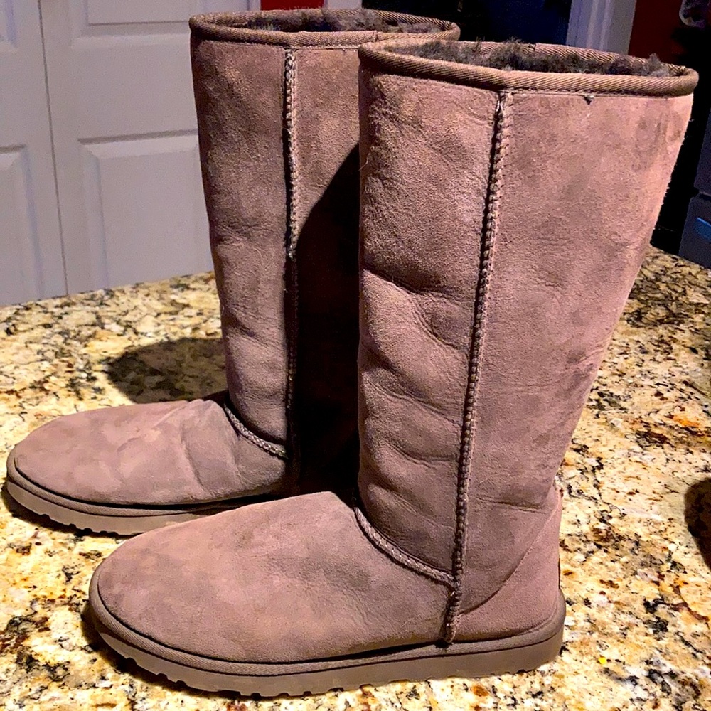Ugg Classic Tall Boot Size 9 Womens.